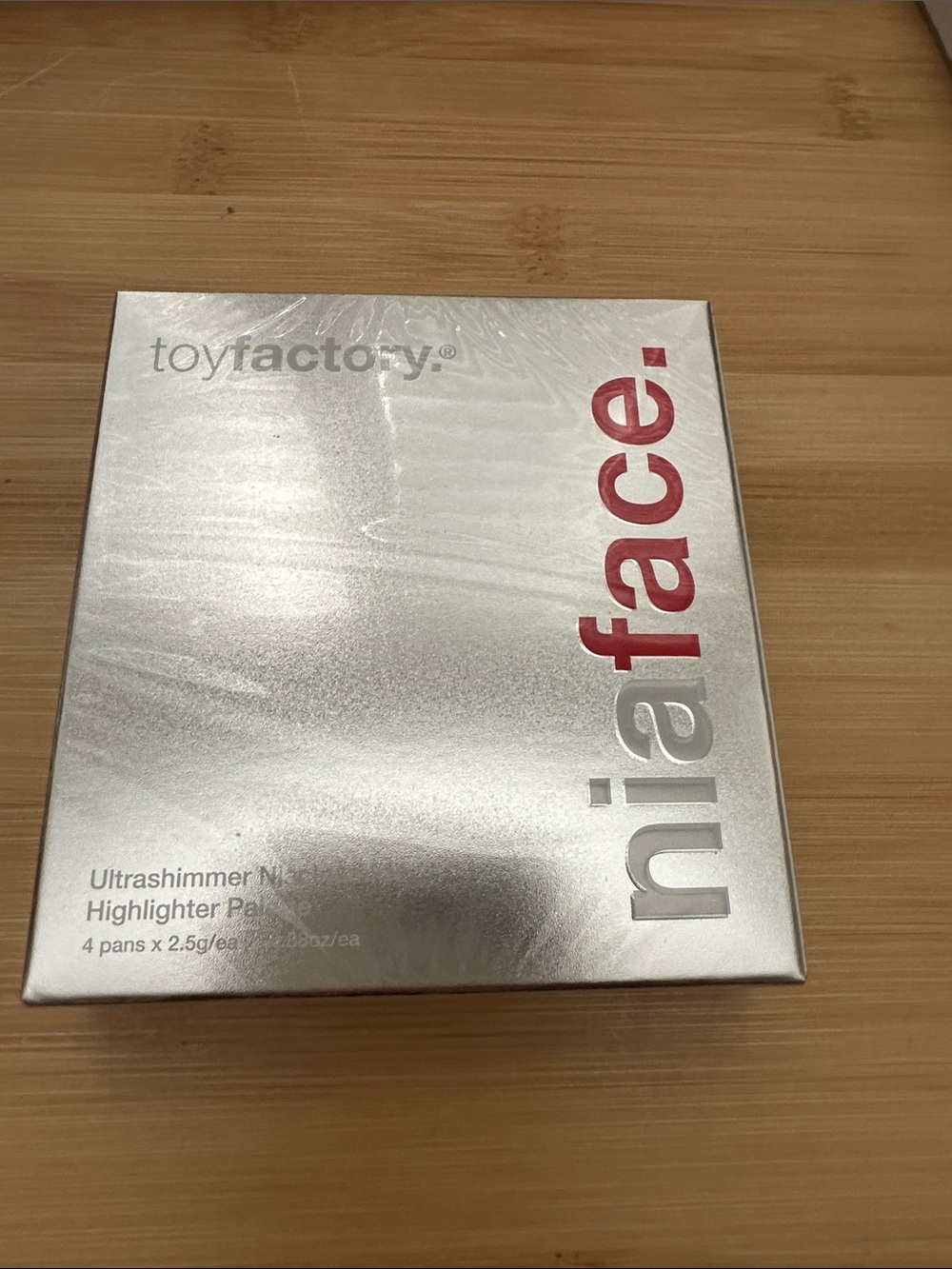 ni•a face. Ultrashimmer Highlighter Palette — Silver with Red Logo